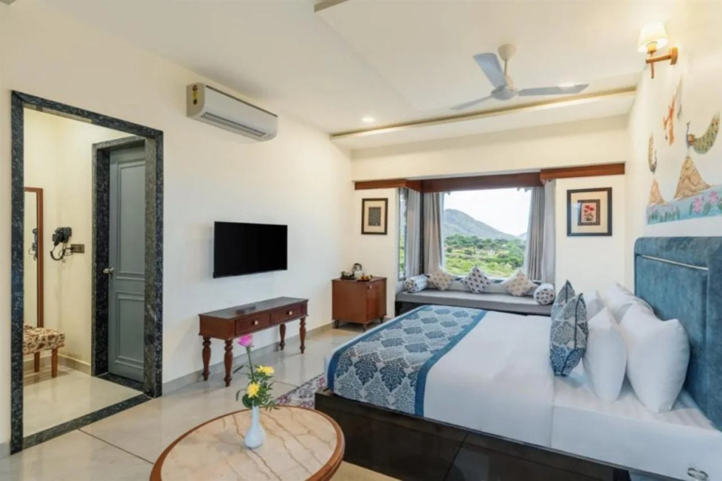 Traavista Aravali Mahal - Luxury Lake View Heritage Resort in Udaipur