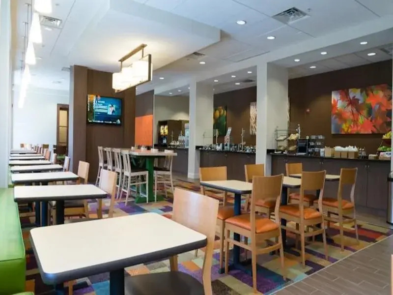 Holiday Inn and Suites Convention Centre Area