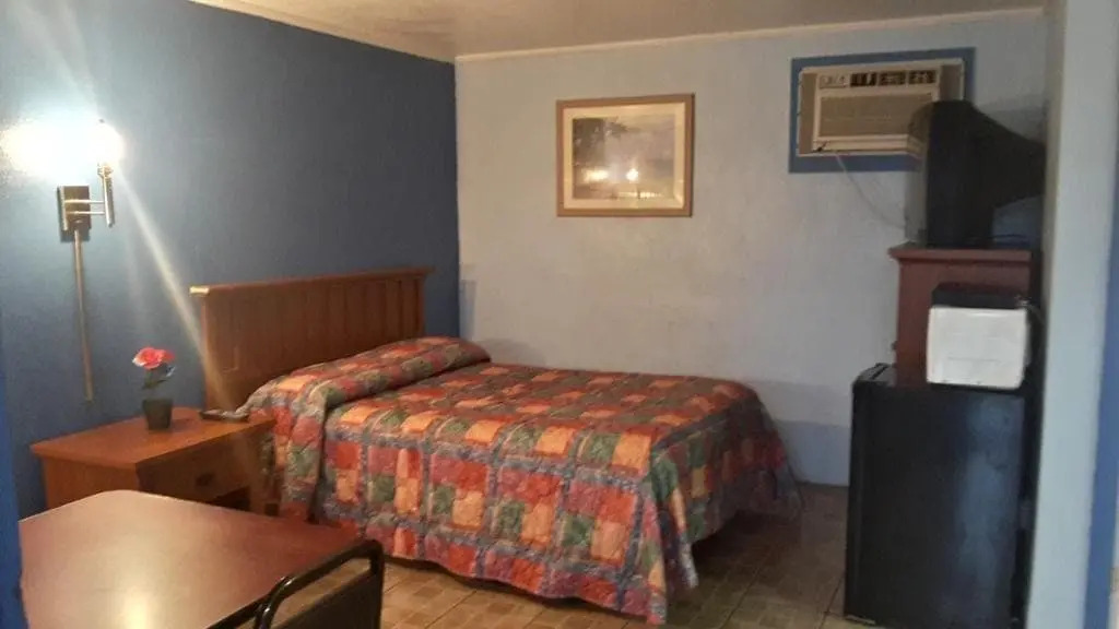 Holiday Terrace Motel