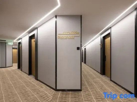 Yinman Hotel (Beijing 798 Art Center Gaojiayuan Metro Station Branch)