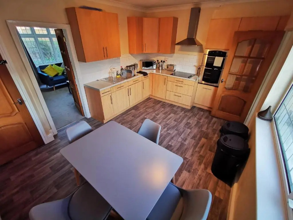 i Amazing 5 Beds Sleeps 6 Workers Or Families by Your Night Inn Group