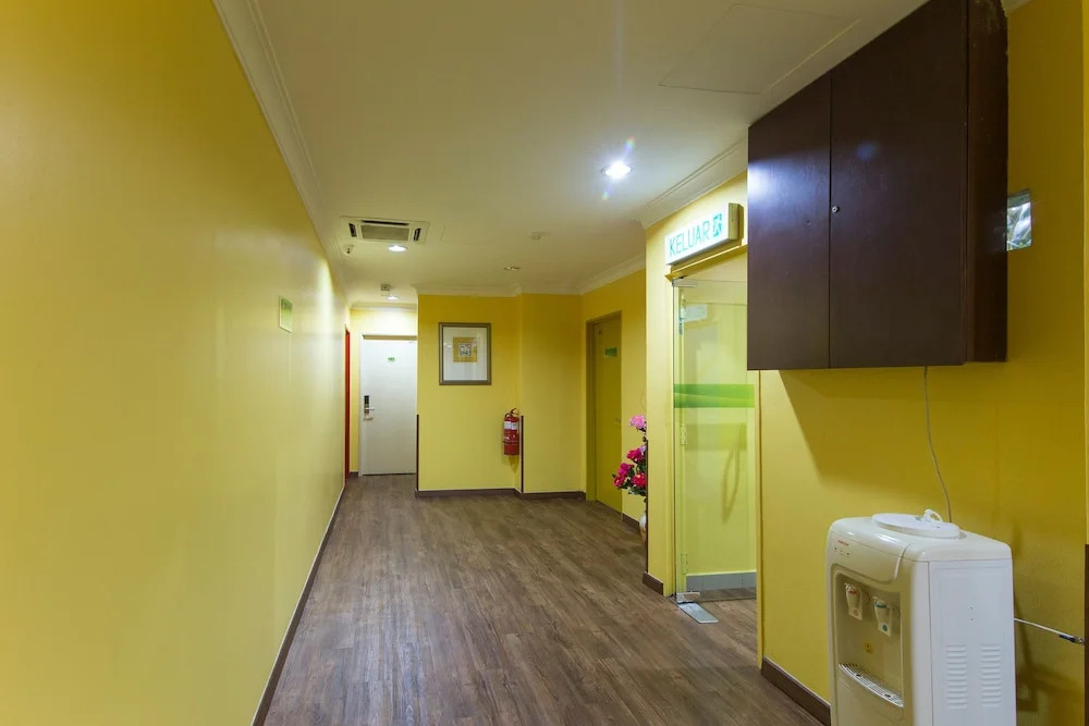 OYO 308 Hotel Sunjoy 9