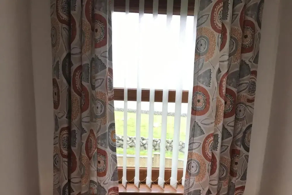 Sea & Mountain View-garden-wi-fi-parking- Sleeps 4