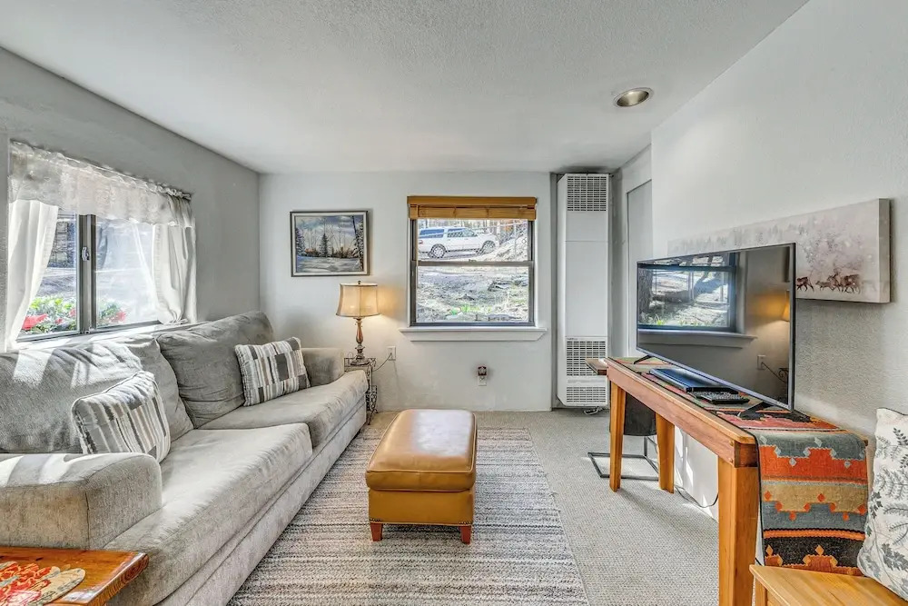 Ruidoso Cabin w/ Decks ~ 1 Mi to Downtown!