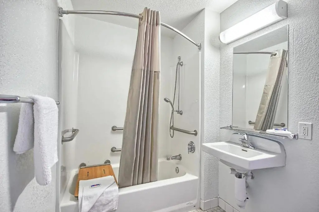 Motel 6 Fresno - Blackstone South
