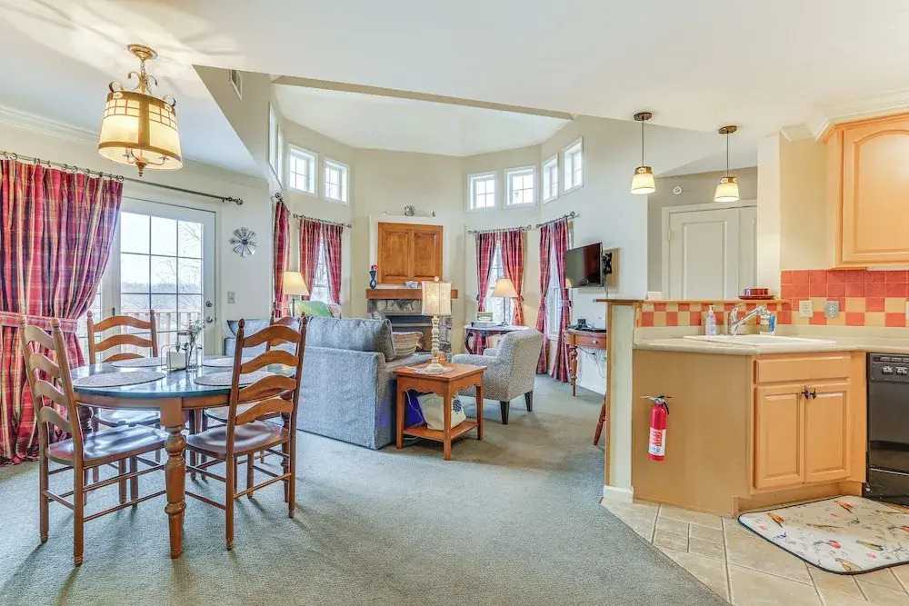 Spacious Condo w/ View < 1 Mi to Mtn Creek Resort!