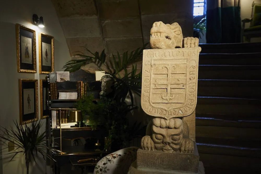 Helguera Palacio Boutique & Antique