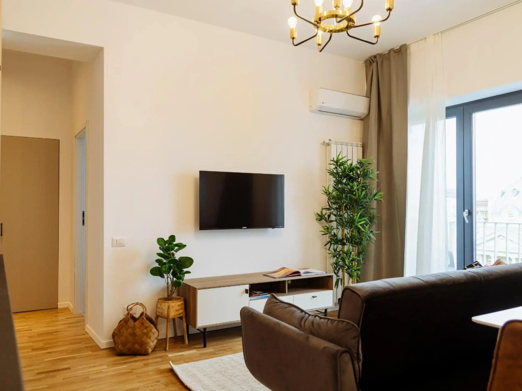 Sunny 2BR Flat - Top Location - Amazing Balcony