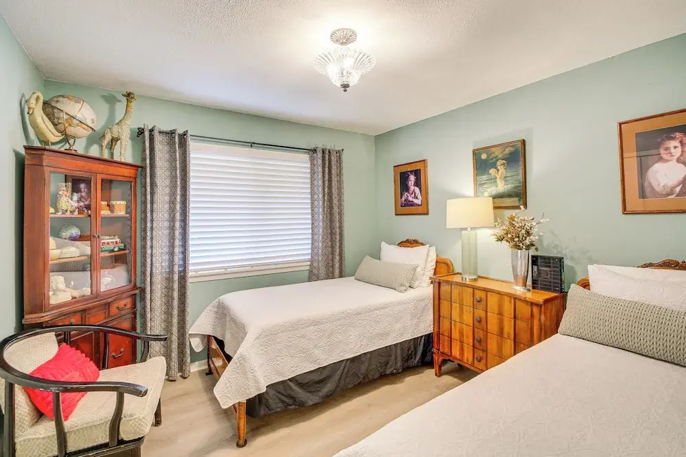 Walk to Bathhouse Row: Dog-friendly Home!