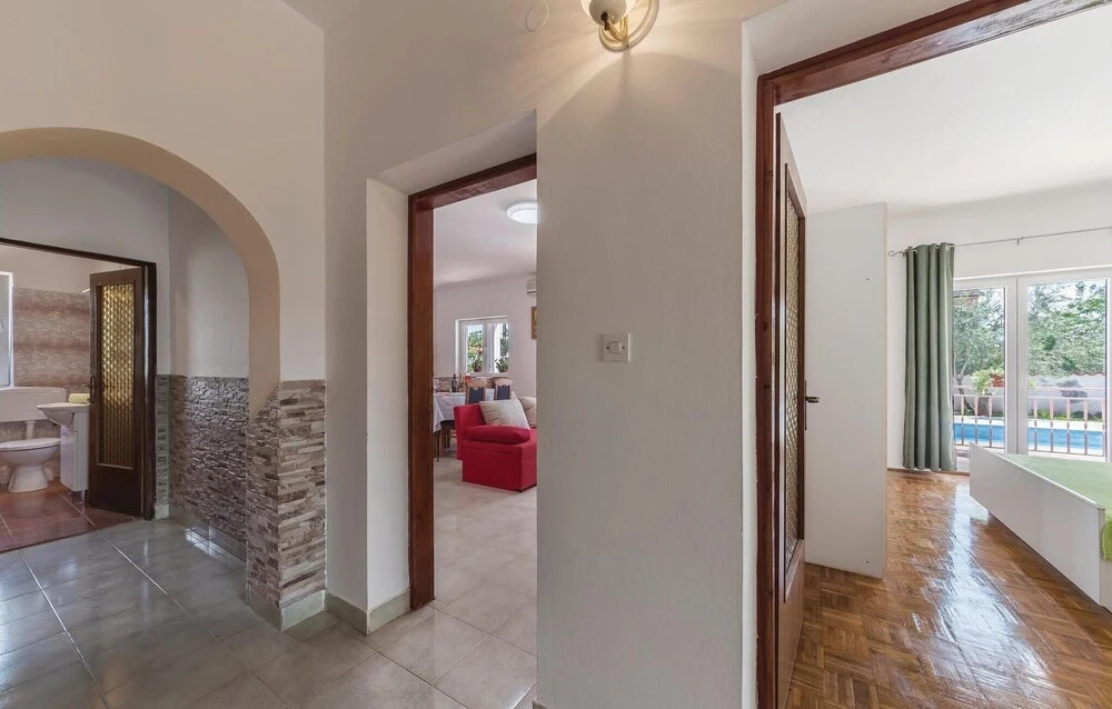 Beautiful Home In Liznjan