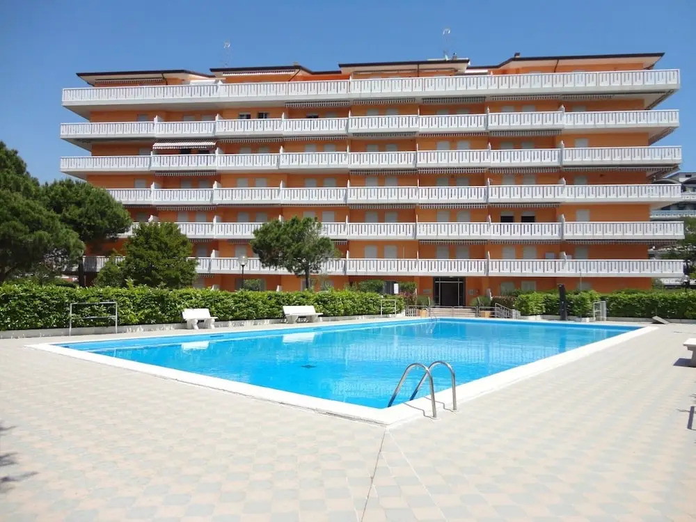 Perfect Apartment For 4 People With Swimming Pool