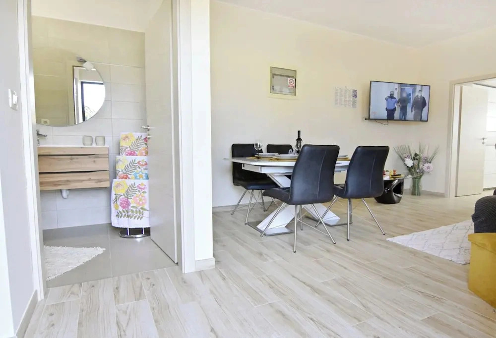 Upscale Fully Equipped Apartment