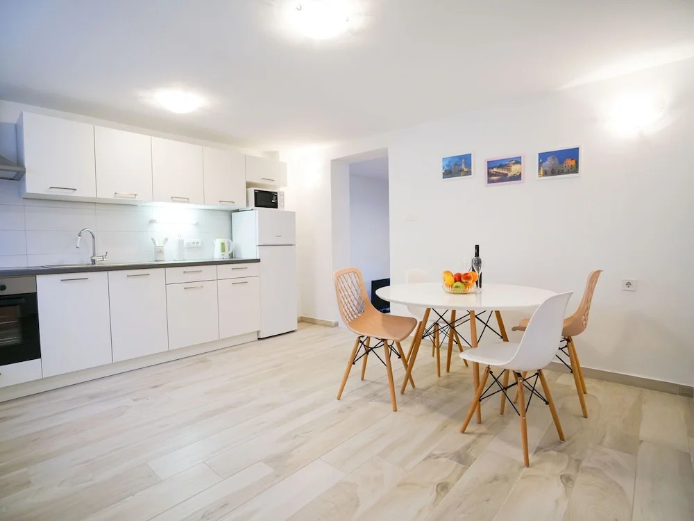 Modern And Bright Apartment with Private Terrace 2.5 Km Away From Zadar Old Town