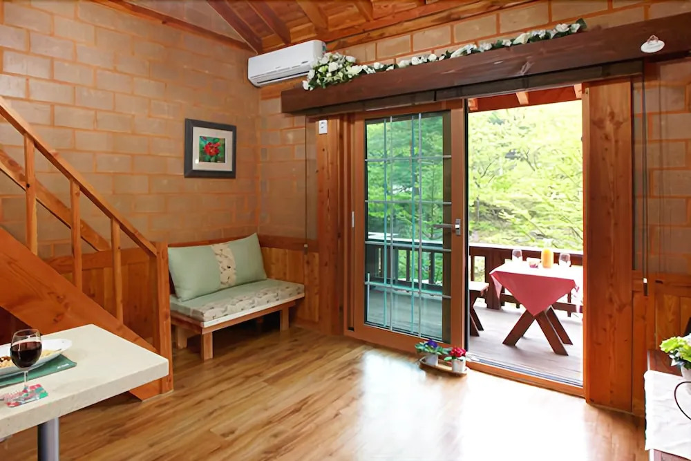 Yangyang Bidanhyang Komu Pension