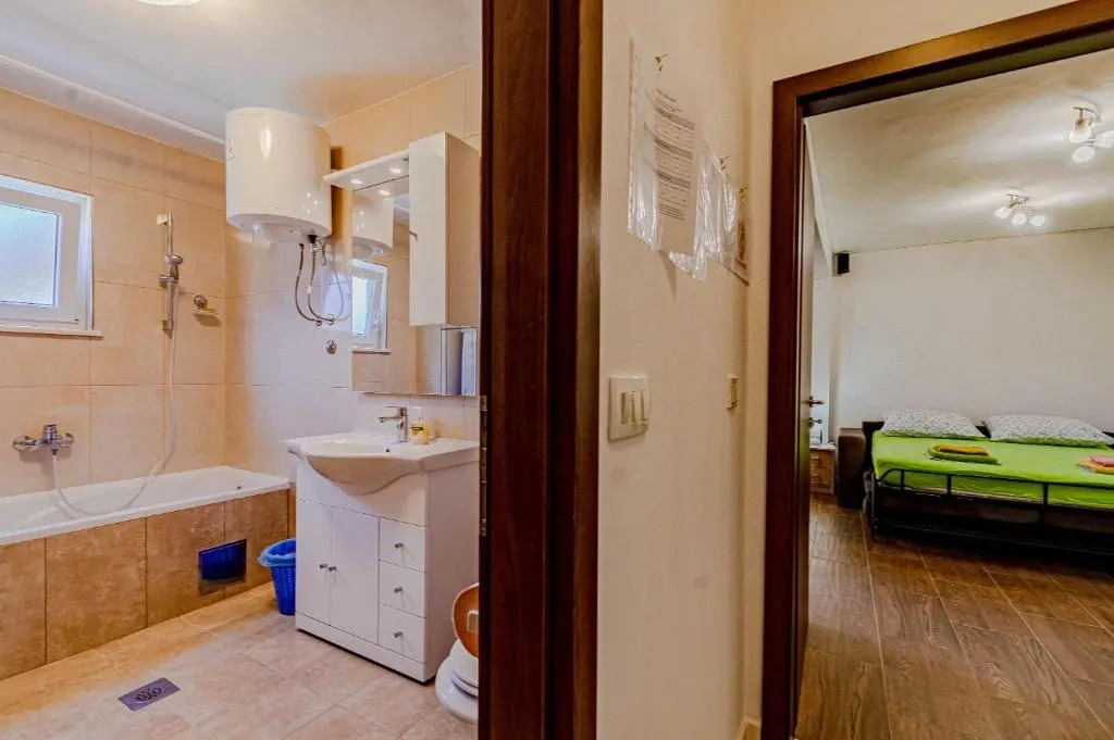 S2 - Modern Studio, Just 50m From the Beach