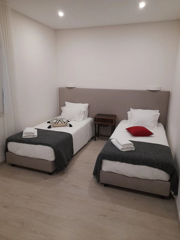 Hall 92 Quartos com WC em moradia com piscina A-das-Lebres Loures