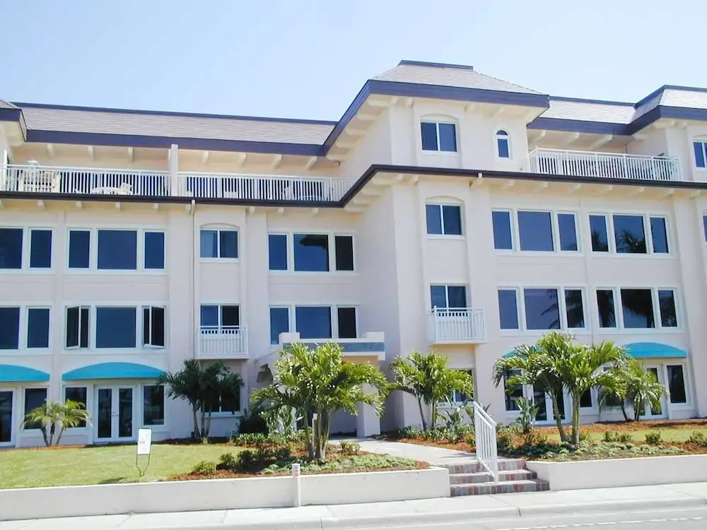 Sunset Royale 104 1 Bedroom 1 Bathroom Apts