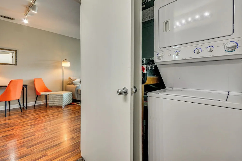 Walkable Condo in Dtwn Greensboro! Extended Stay