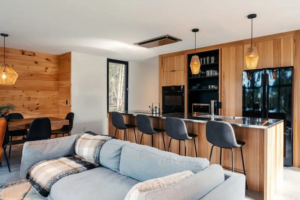 Bright Chalet With hot tub and Indoor Sauna