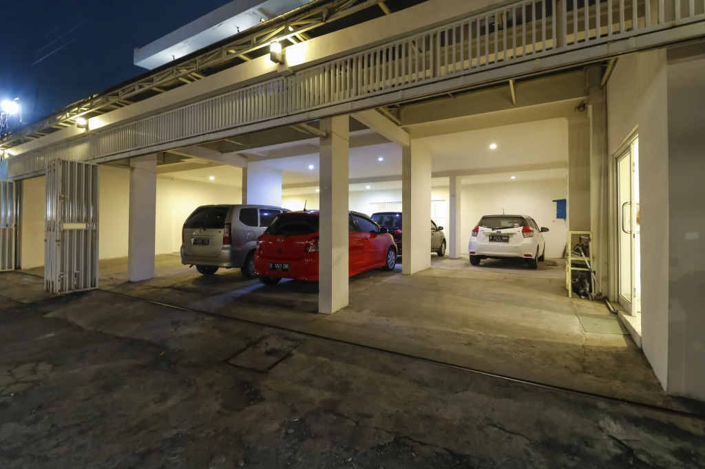 RedDoorz near Stadion Manahan Solo