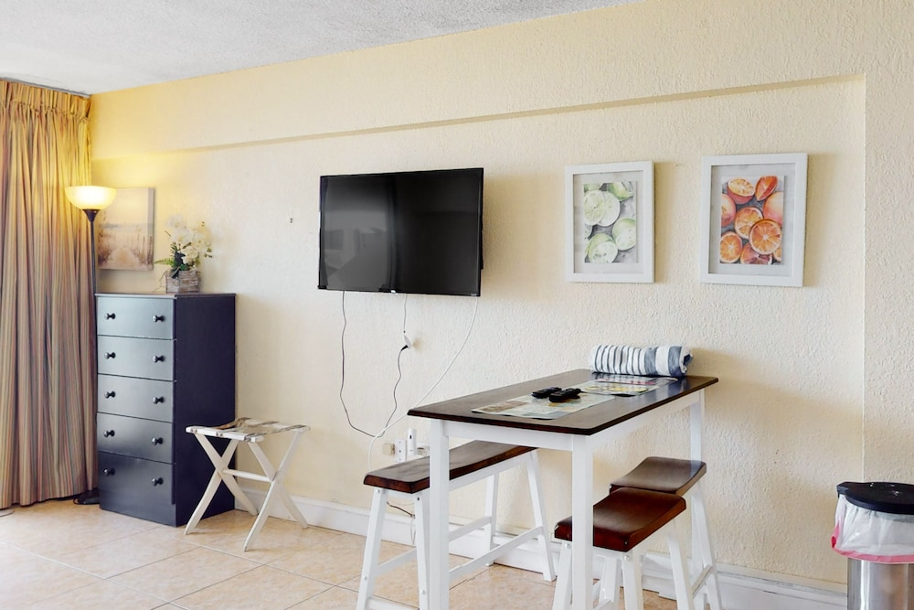 Hawaiian Inn 422