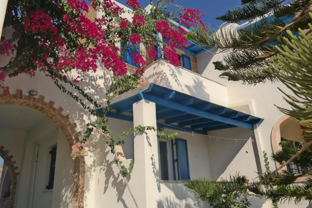 Manolis Studios