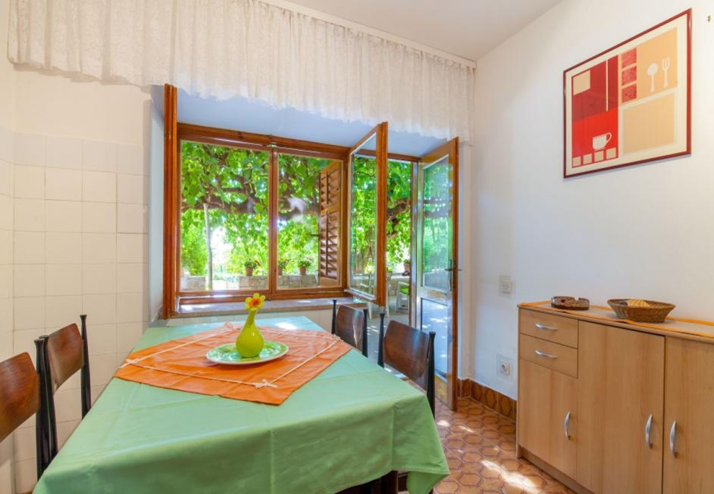 Holiday house Zeljka - 60 m from sea: Podstrana, Riviera Split
