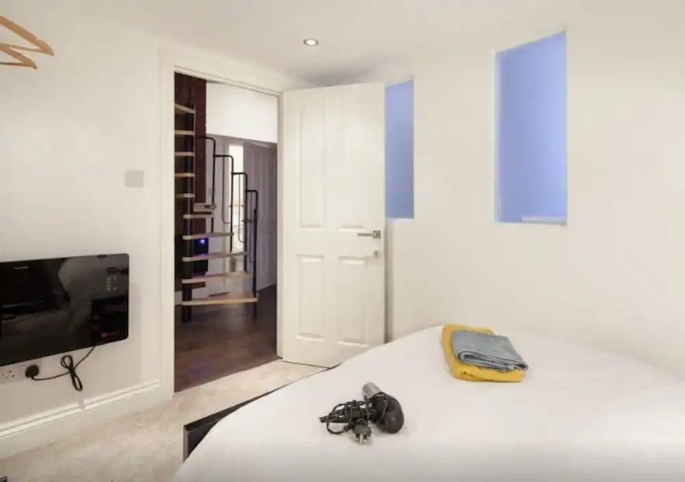 Beautiful 2 Bed Duplex w/ Mezzanine in City Centre