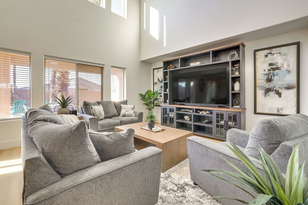Spacious San Tan Valley w/ Private Outdoor Oasis