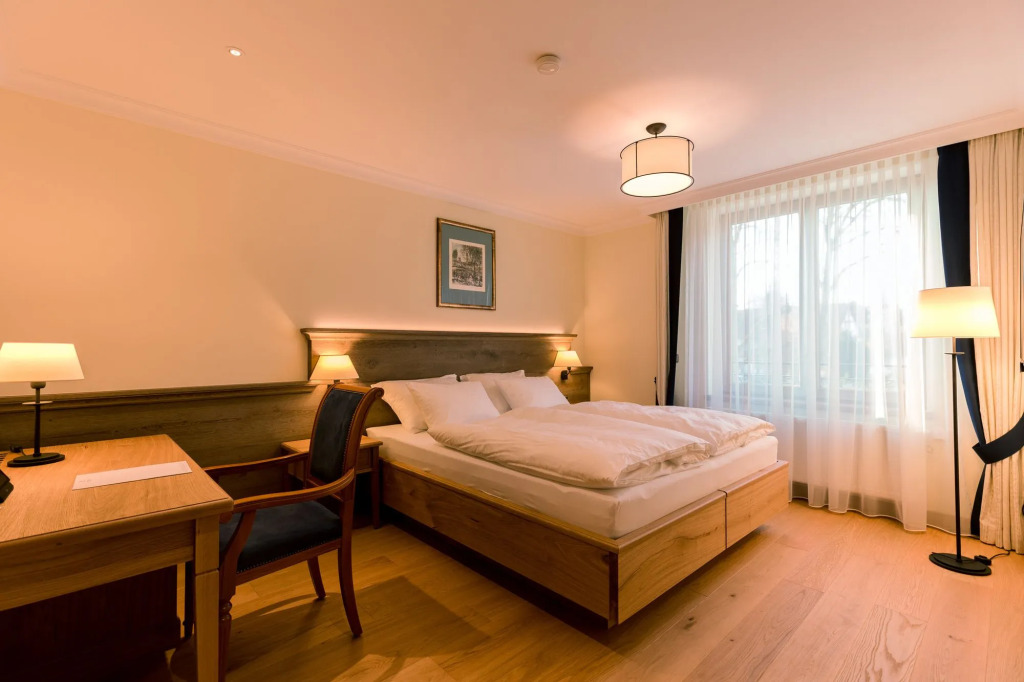 Hotel & Gaststätte zum Erdinger Weißbräu