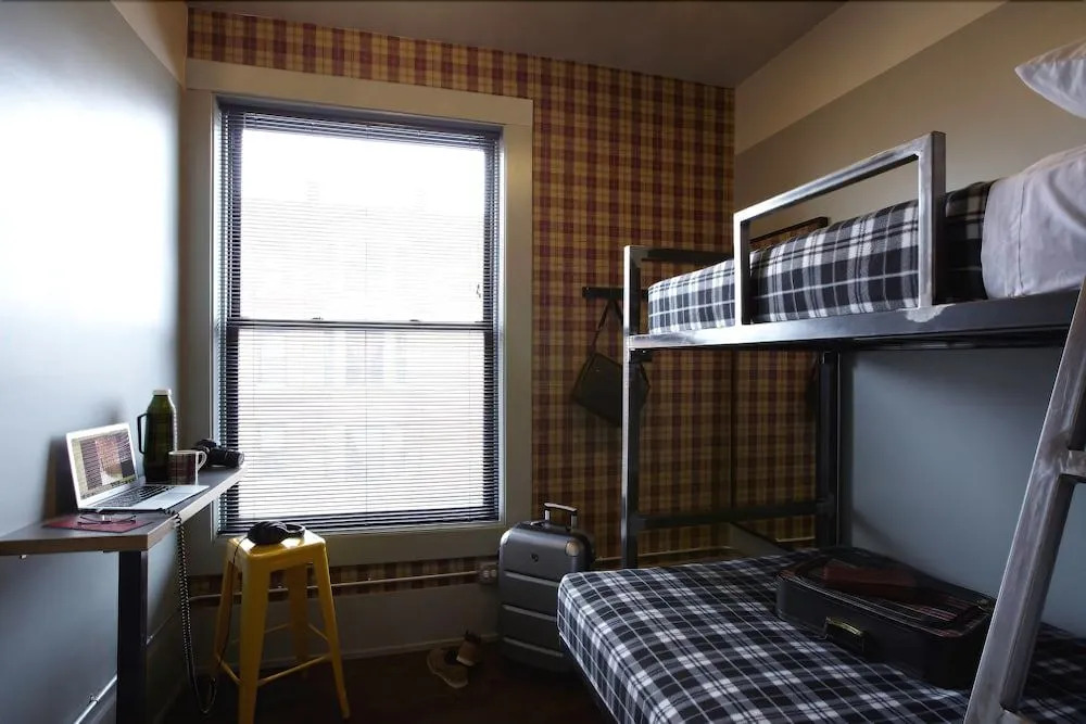Australian Hotel
