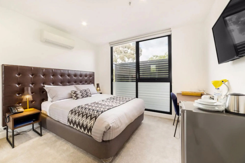 Whitehorse Apartments Hotel