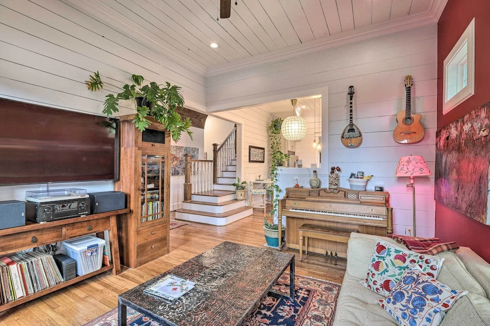 Historic Houston Bungalow ~ 2 Mi to Downtown!
