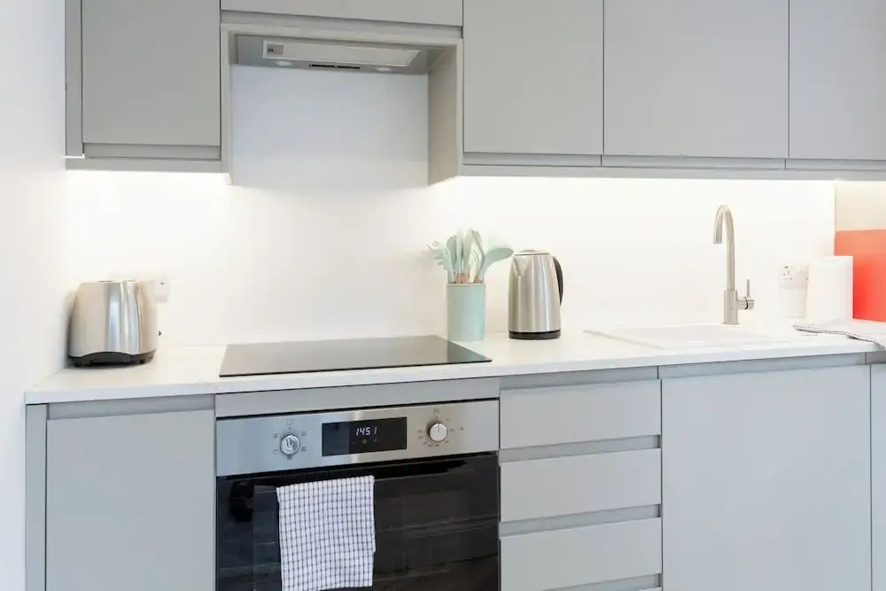 Bright & Airy 2BD - 10min walk to Centre