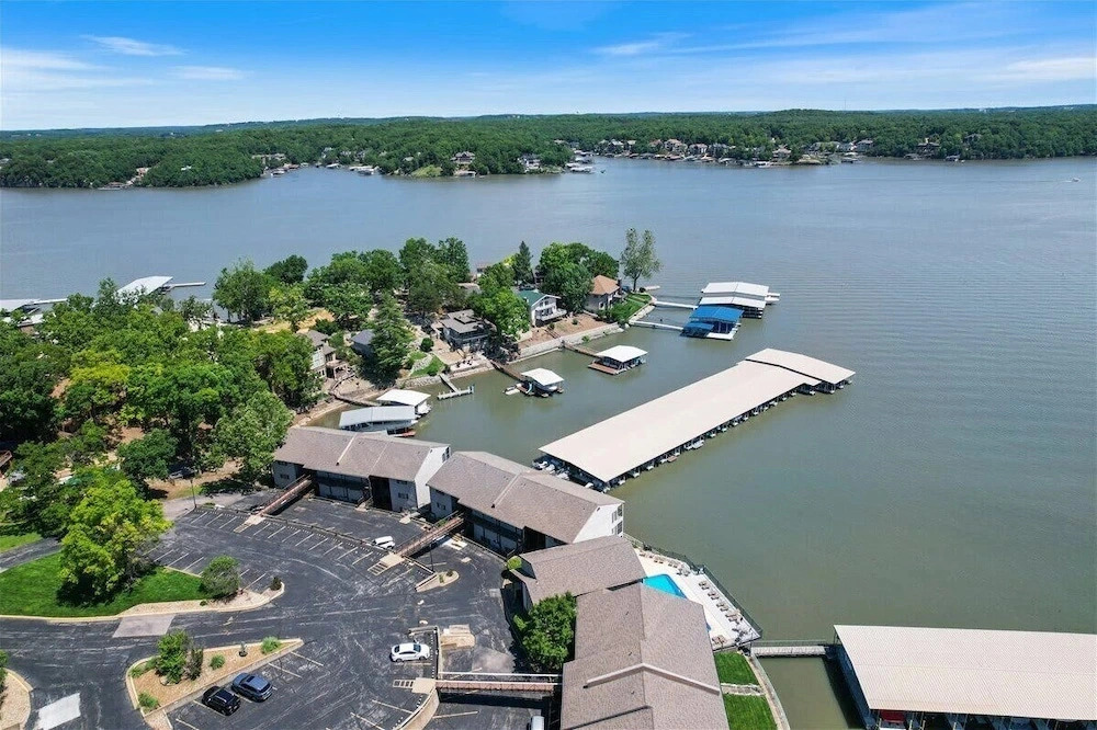 Happy Harbor Lakefront Condo