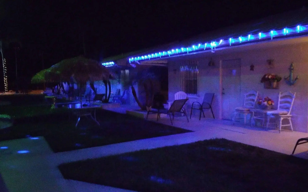 Tropical Bay Inn Motel