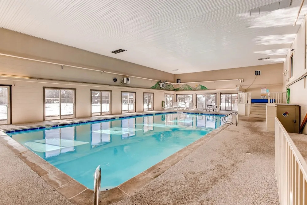 933scdue 3 Bedroom Condo