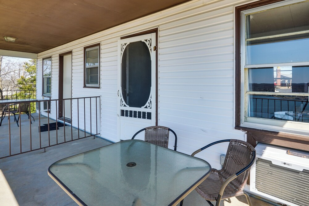 Main Channel View! Cozy Studio on Bagnell Dam Blvd