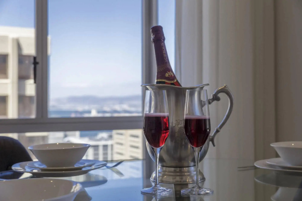 Triangle Luxury Suites by Totalstay