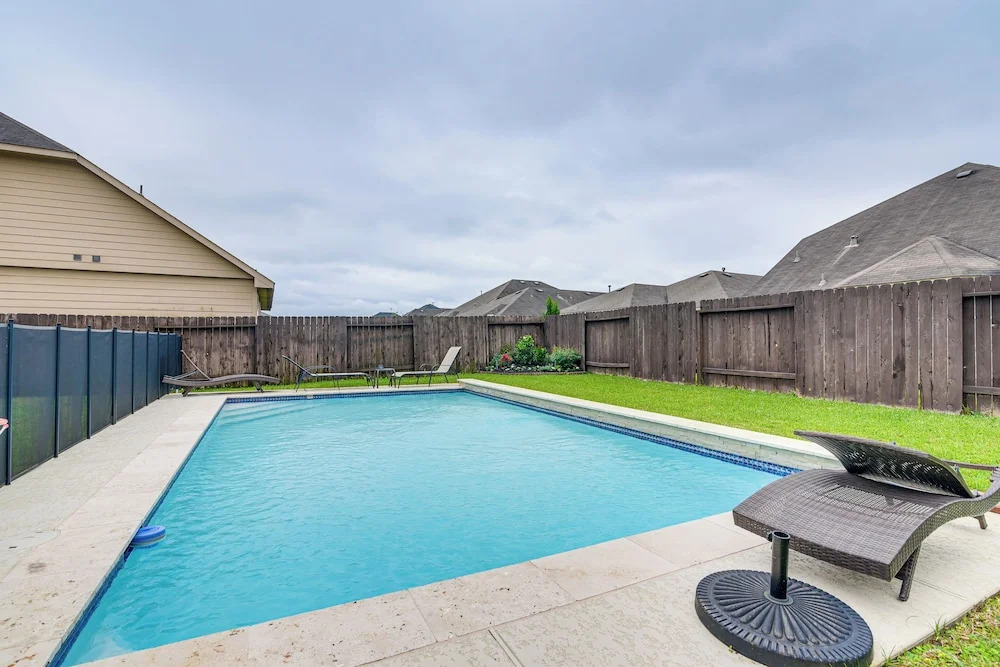 12 Mi to Dtwn Houston: Modern Home w/ Backyard
