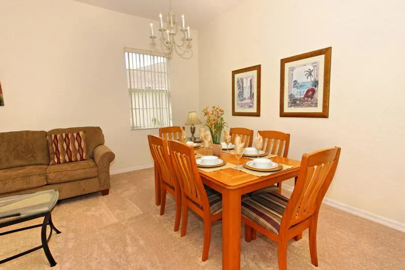 1842 Northampton Drive 4 Bedrooms, 3 Bathrooms