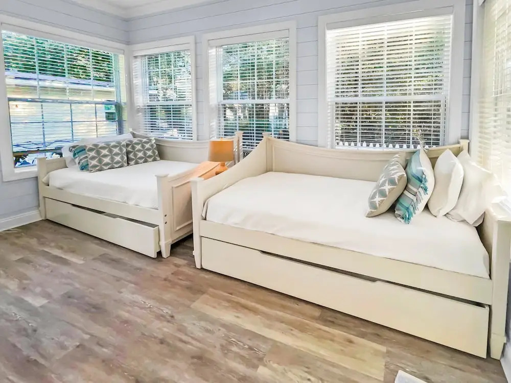 Key Lime Pie 6 Bedroom Home by RedAwning
