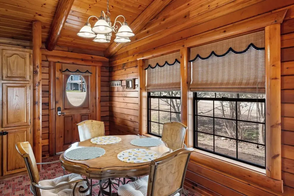 Lakefront Cabin + Guest House Near Granbury Square