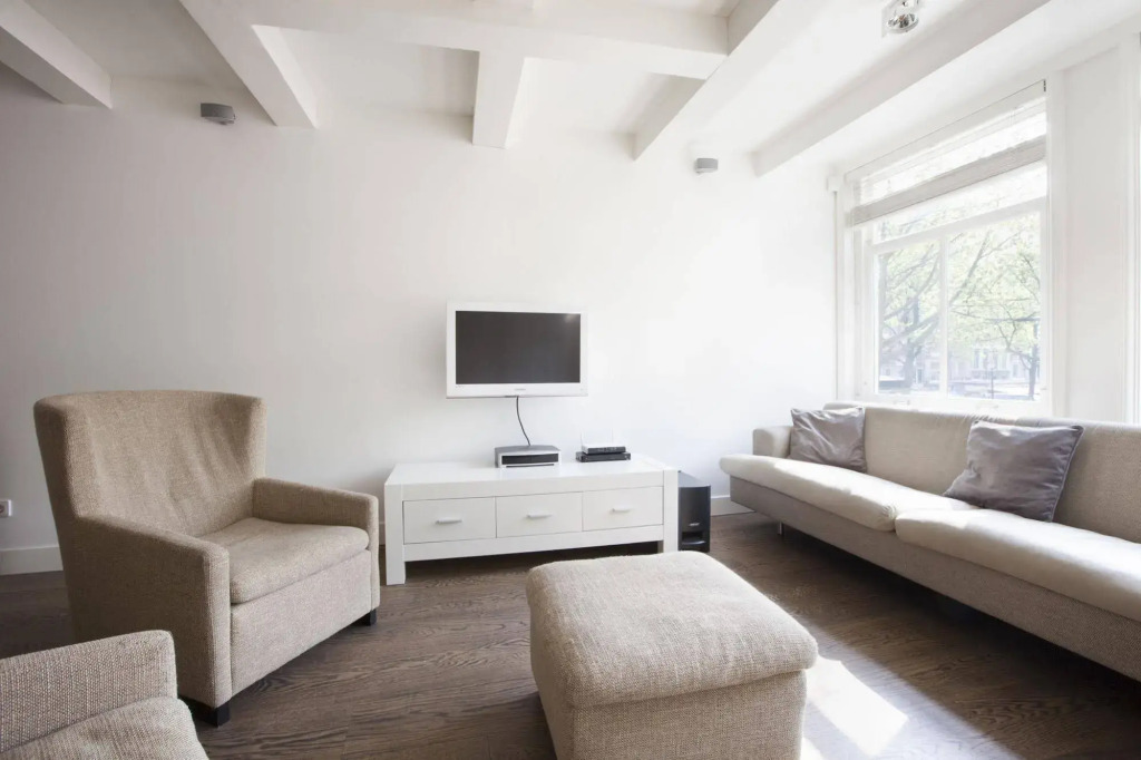 Charles Apartment