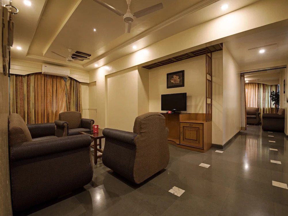 OYO 9739 Hotel Ratnalok