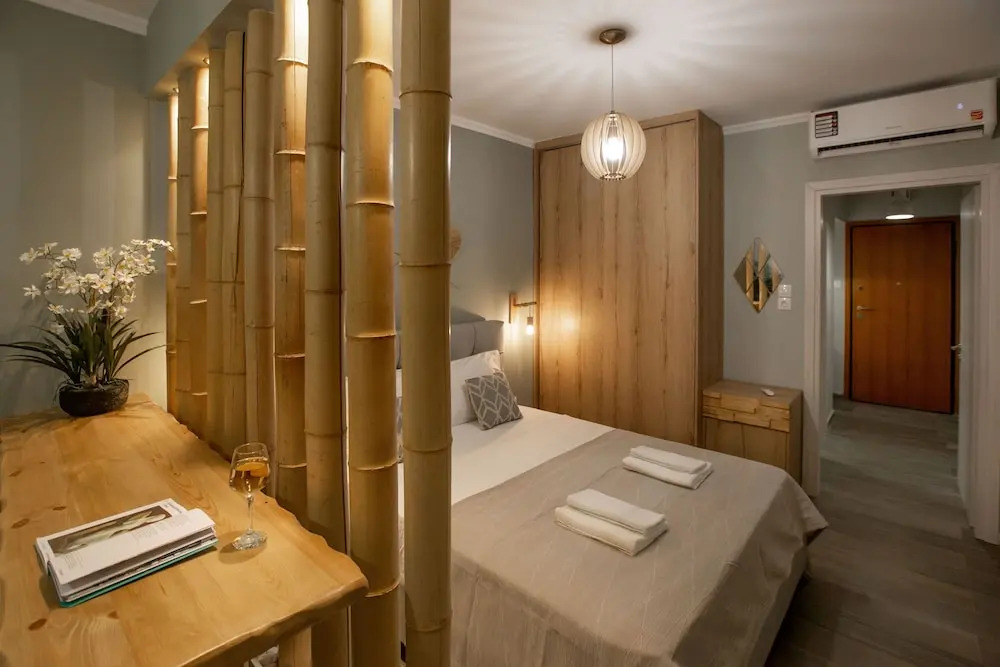 Waikiki Studio in the center by GHH