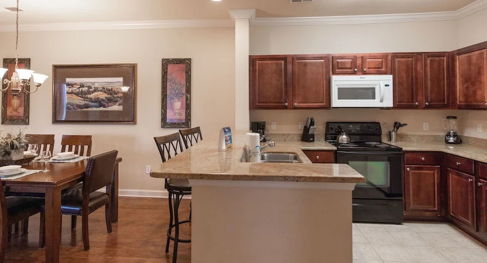 8000tw Unit 4303 - Tuscana Resort 2 Bedroom Condo by RedAwning