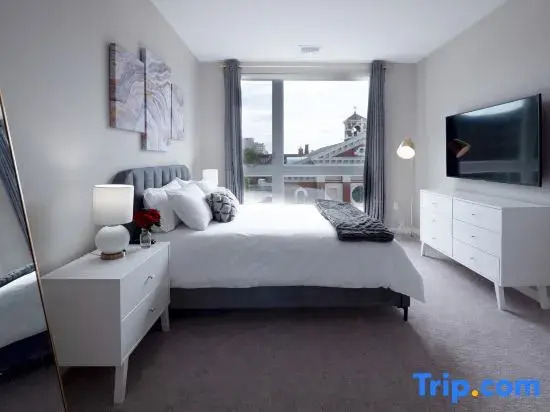Lux 2BR Apt Downtown at Yale