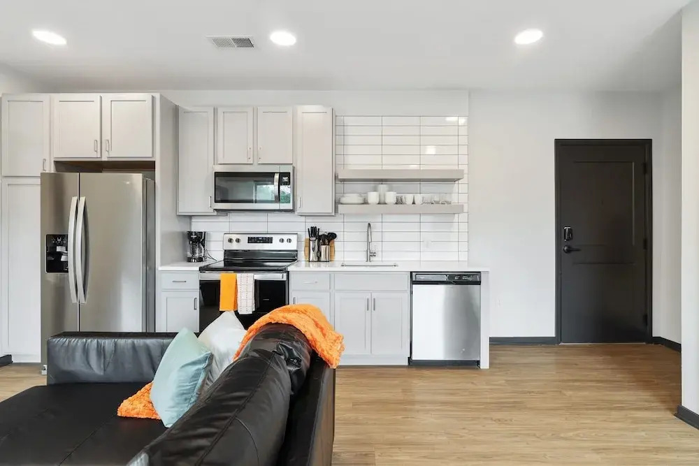 CozySuites on Mass w garage parking 19