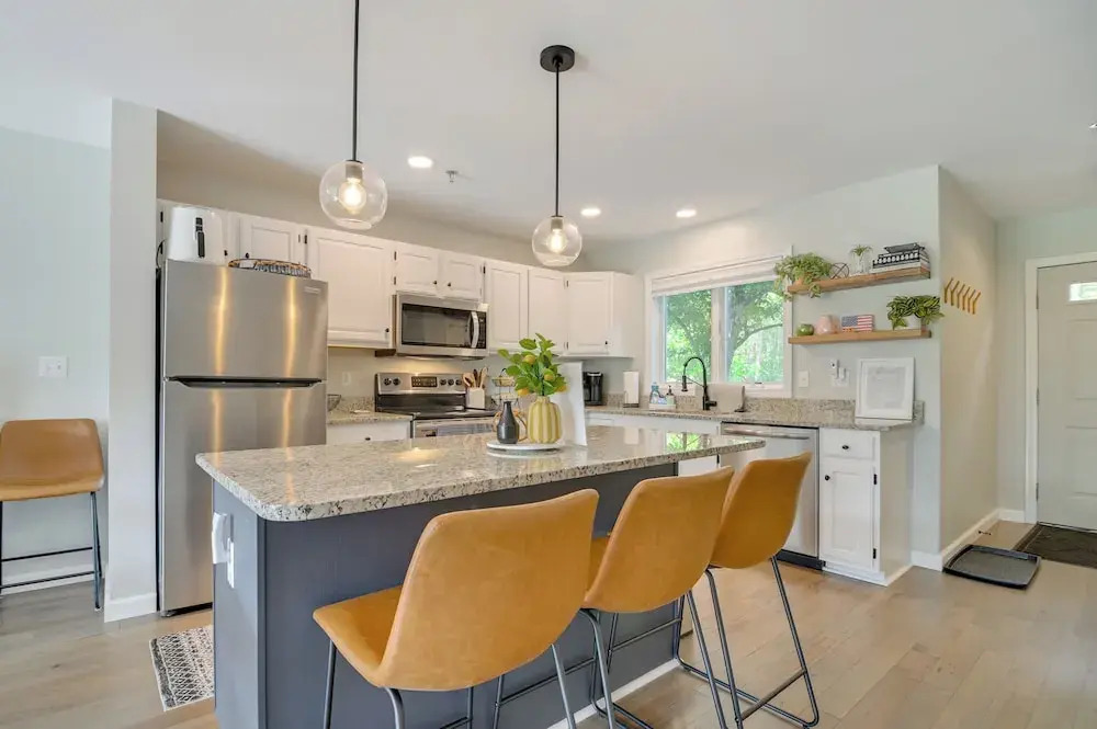 Family-friendly Gem w/ Heated Pool Near Storyland!